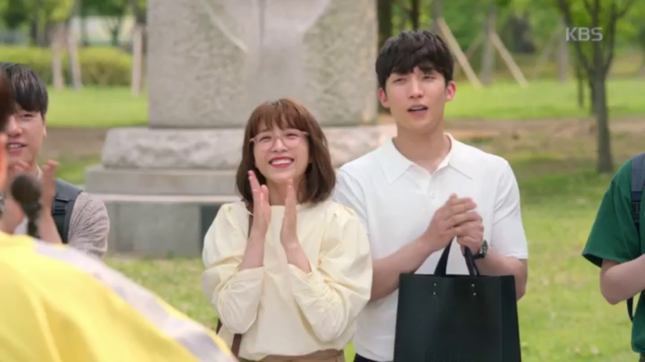 밥 먹자고 조르는 이상이에게 서운한 이초희 ＂완전 로맨틱하다ㅠㅠ＂