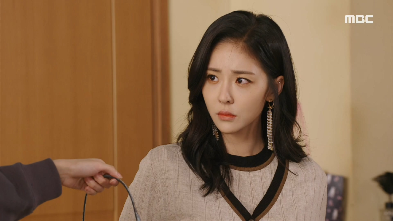 배가 고프다는 김민서를 위해 비싼 가방까지 파는 진예솔