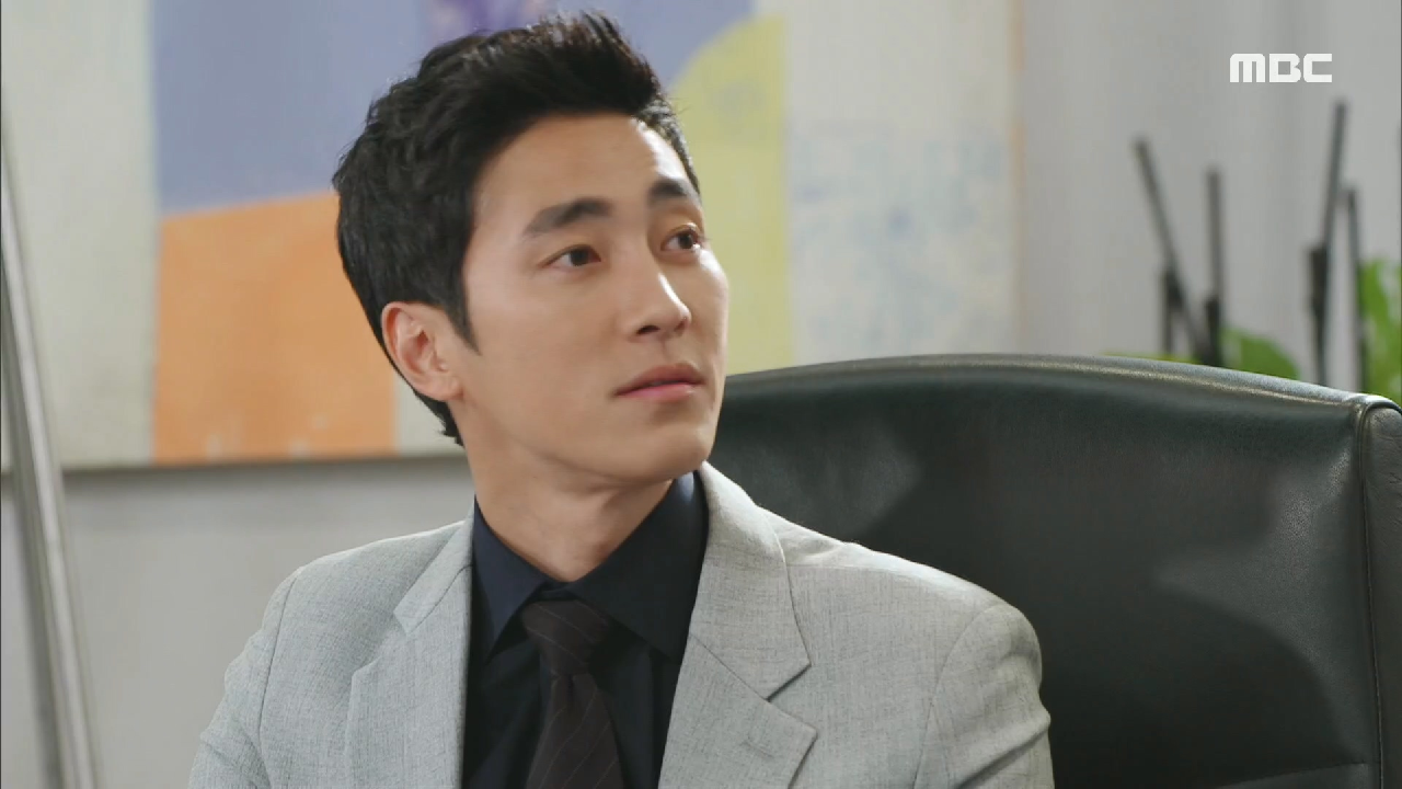 ＂힘내요.＂ 심난한 심이영을 도와주고 격려하는 최성재