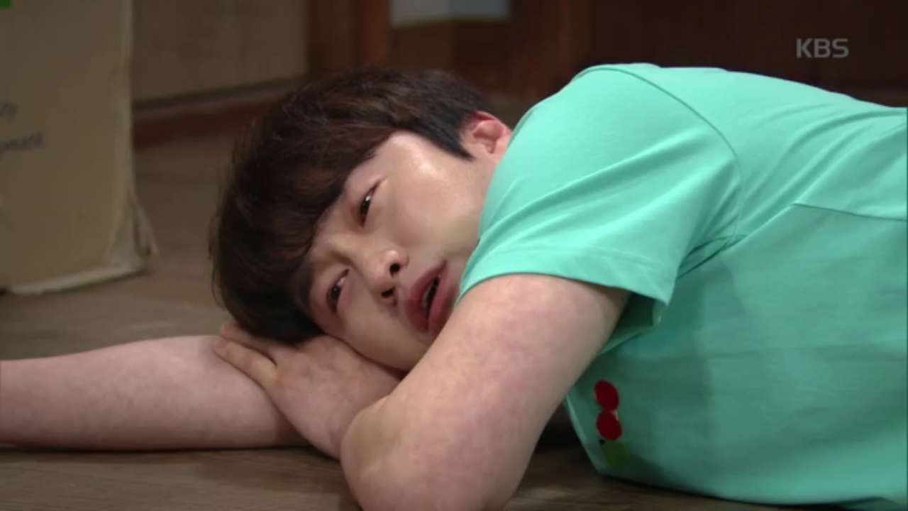 가을 감성~☆ 방바닥에 누워 상심한 오의식... ＂맞아... 난 주리씨가 좋아...＂