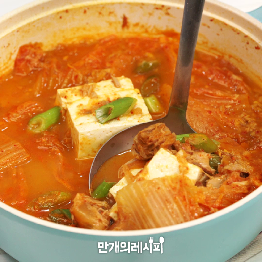 밥 한공기 뚝딱! 술 한병 뚝딱!♥참치김치찌개 [만개의레시피] - kakaoTV 밥 한공기 뚝딱! 술 한병 뚝딱!♥참치김치찌개 [만개의레시피]