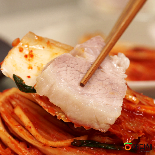 싱싱한 김치에 보쌈을 돌돌~ 말았다! 한입보쌈 [만개의레시피] - kakaoTV 싱싱한 김치에 보쌈을 돌돌~ 말았다! 한입보쌈 [만개의레시피]