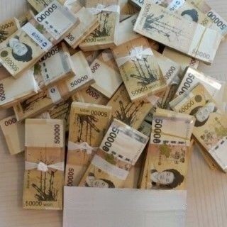 돈뭉치 이미지