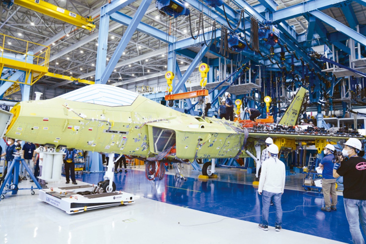 KF-21이랑 똑같이 생긴 전투기의 정체 알고보니...
