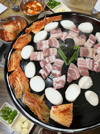 정돈솥뚜껑삼겹살 이미지