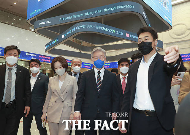 주식거래소 이미지