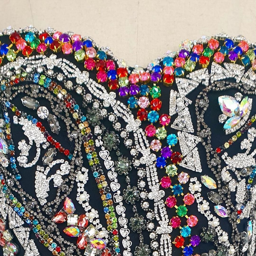 세상 화려한 아이돌 제작 의상들 실제 디테일.jpg | 인스티즈