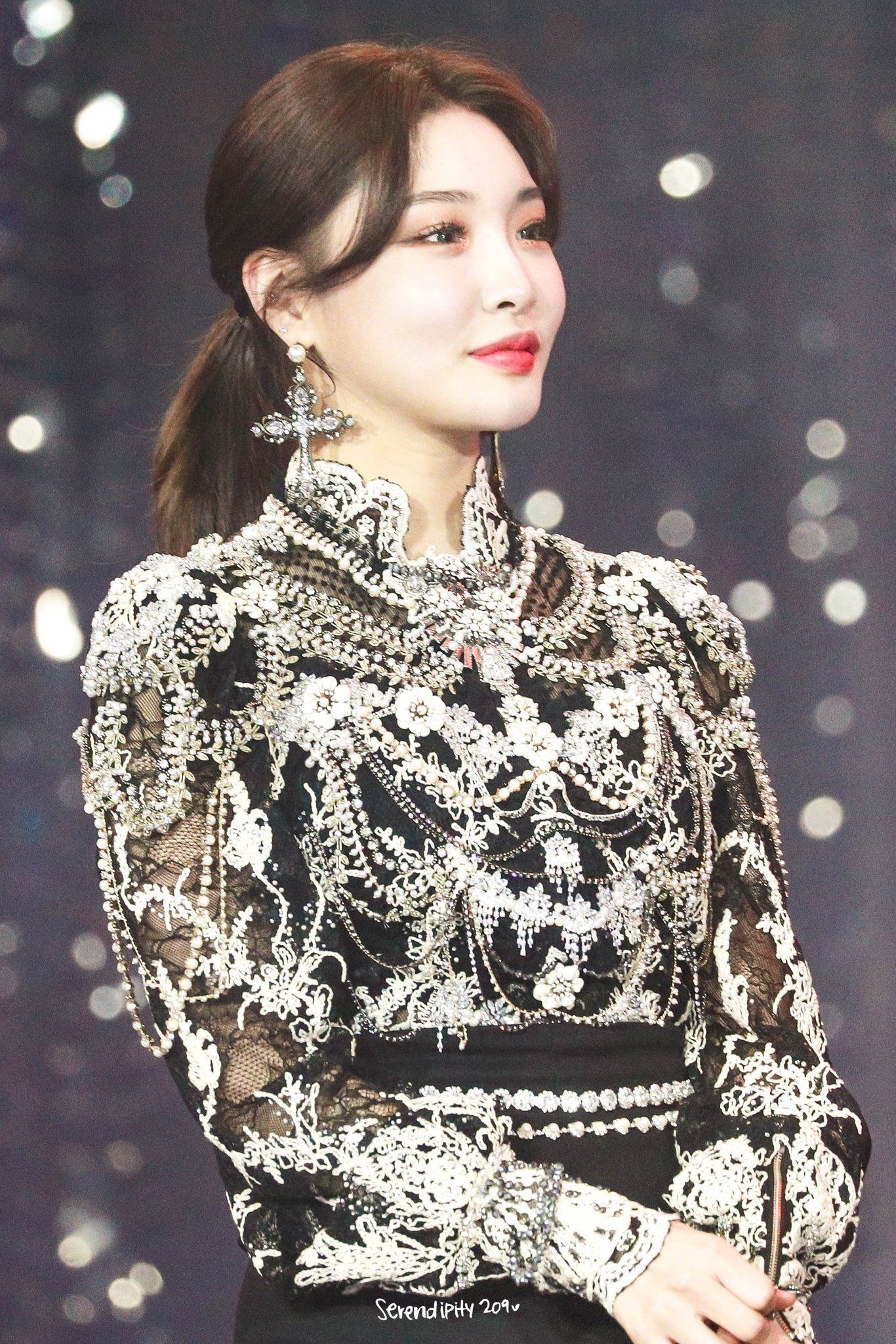 세상 화려한 아이돌 제작 의상들 실제 디테일.jpg | 인스티즈