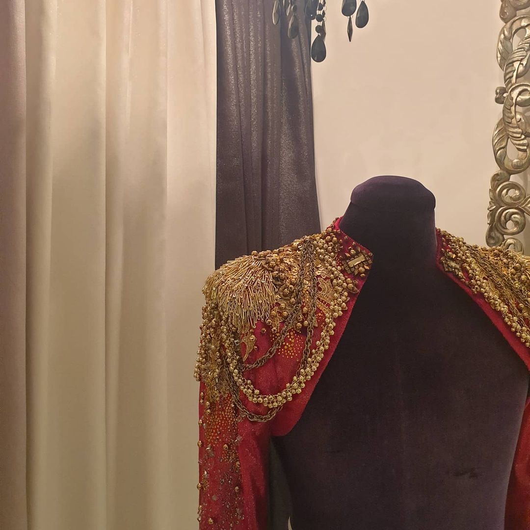 세상 화려한 아이돌 제작 의상들 실제 디테일.jpg | 인스티즈