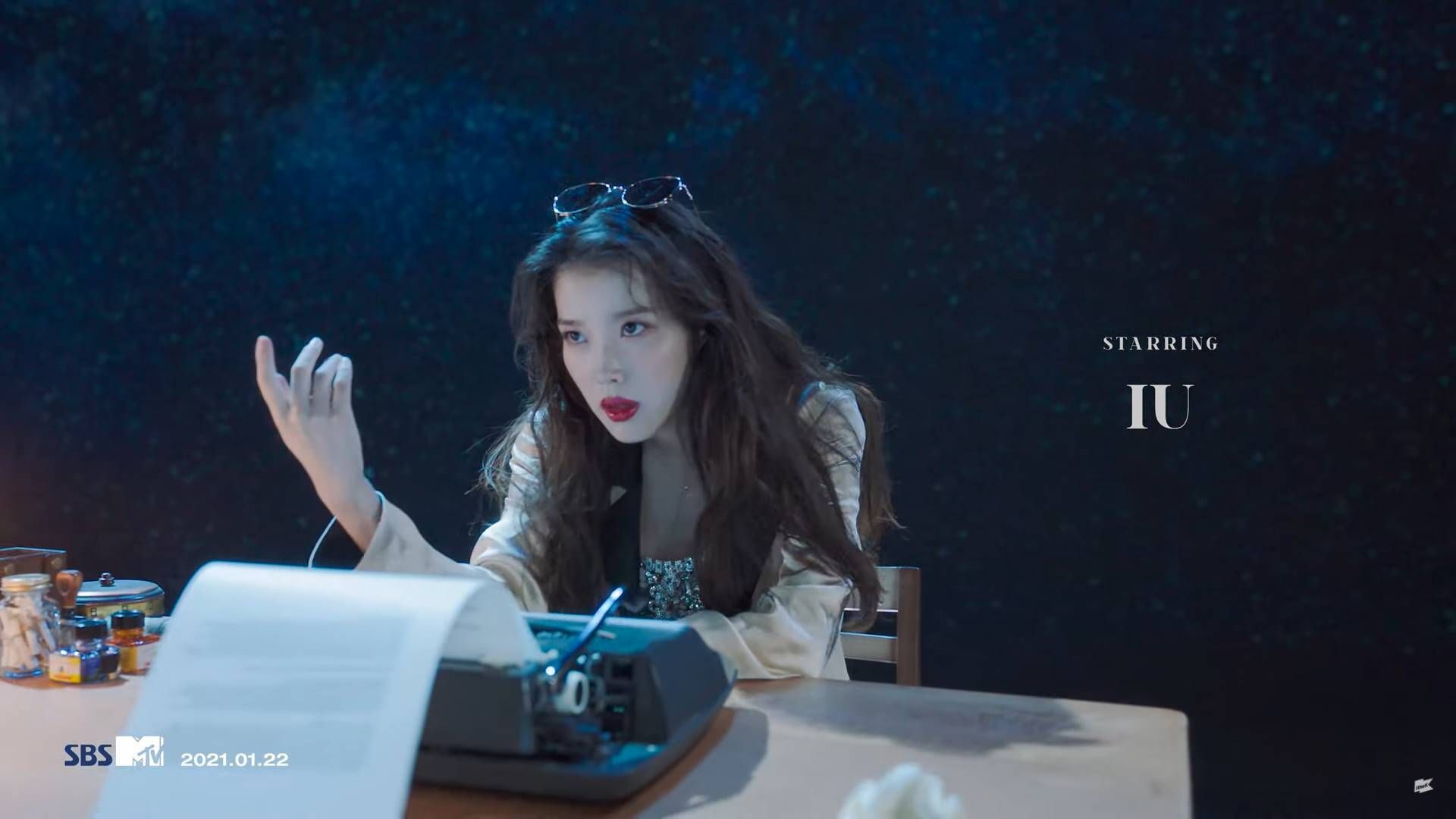 세상 화려한 아이돌 제작 의상들 실제 디테일.jpg | 인스티즈