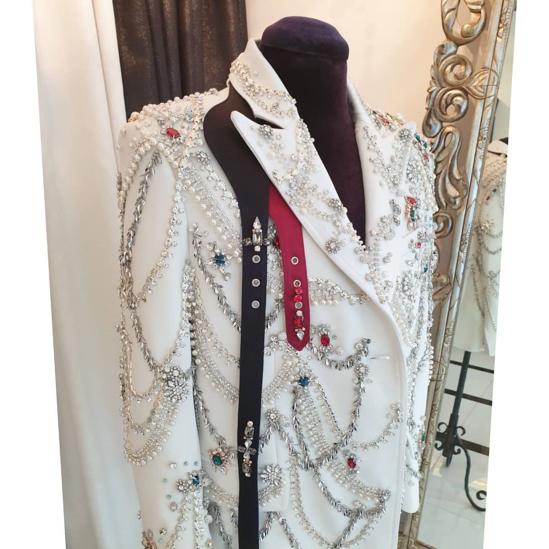 세상 화려한 아이돌 제작 의상들 실제 디테일.jpg | 인스티즈