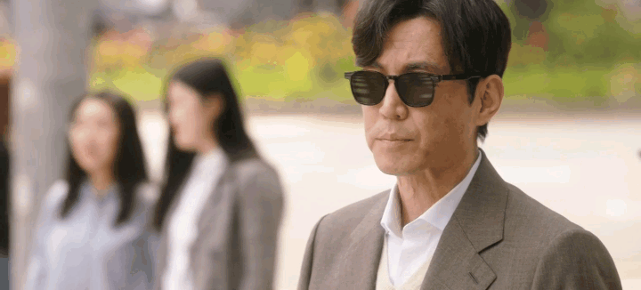 [오월의청춘] 희태가 선글라스를 끼고 다니는 이유 | 인스티즈