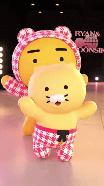 의견이 갈리고 있는 모 아이돌의 행동.gif | 인스티즈