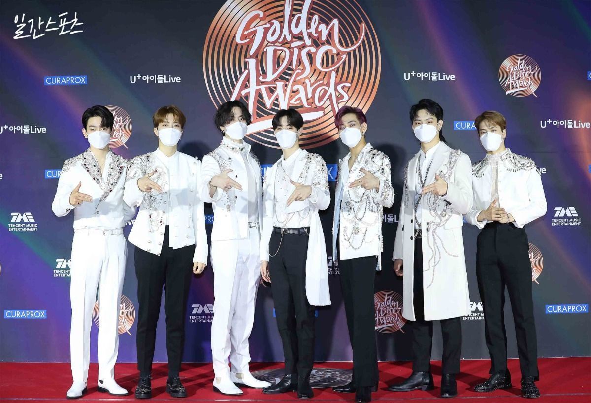 세상 화려한 아이돌 제작 의상들 실제 디테일.jpg | 인스티즈