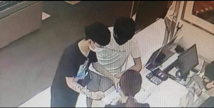 분실 카드로 명품 매장에서 400만원 가까이 쓴 남중딩들(+후기) | 인스티즈