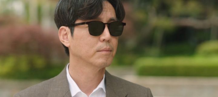 [오월의청춘] 희태가 선글라스를 끼고 다니는 이유 | 인스티즈