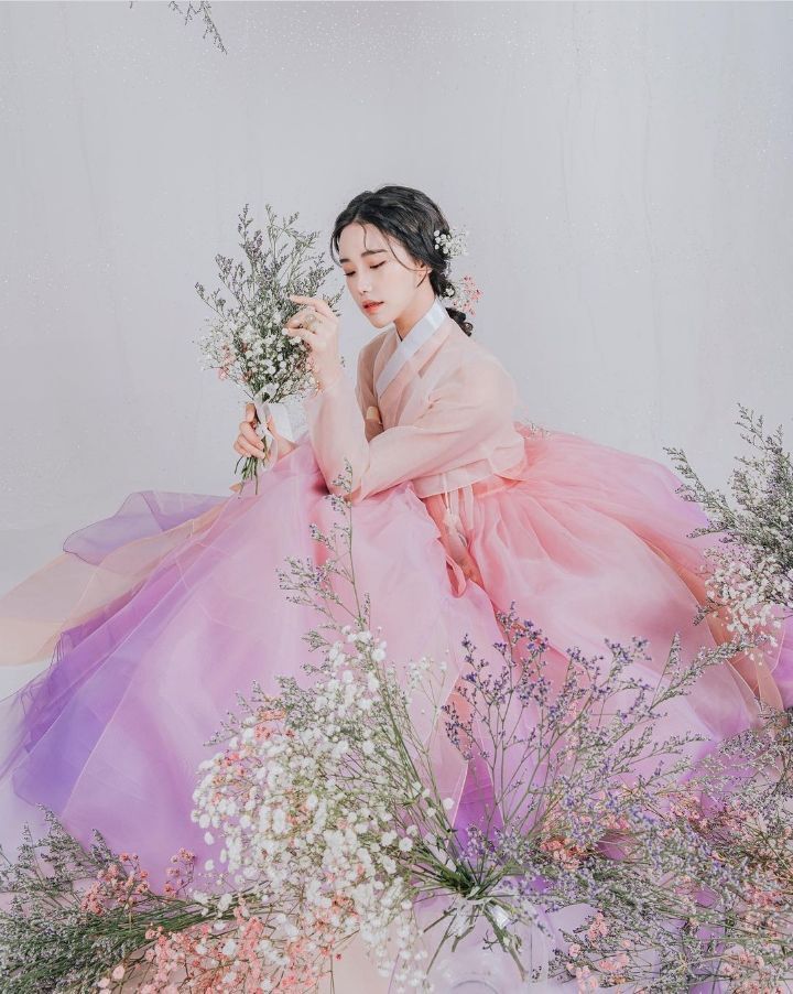 오로라, 물결, 꽃잎을 담아낸 것 같은 느낌의 한복.jpg | 인스티즈