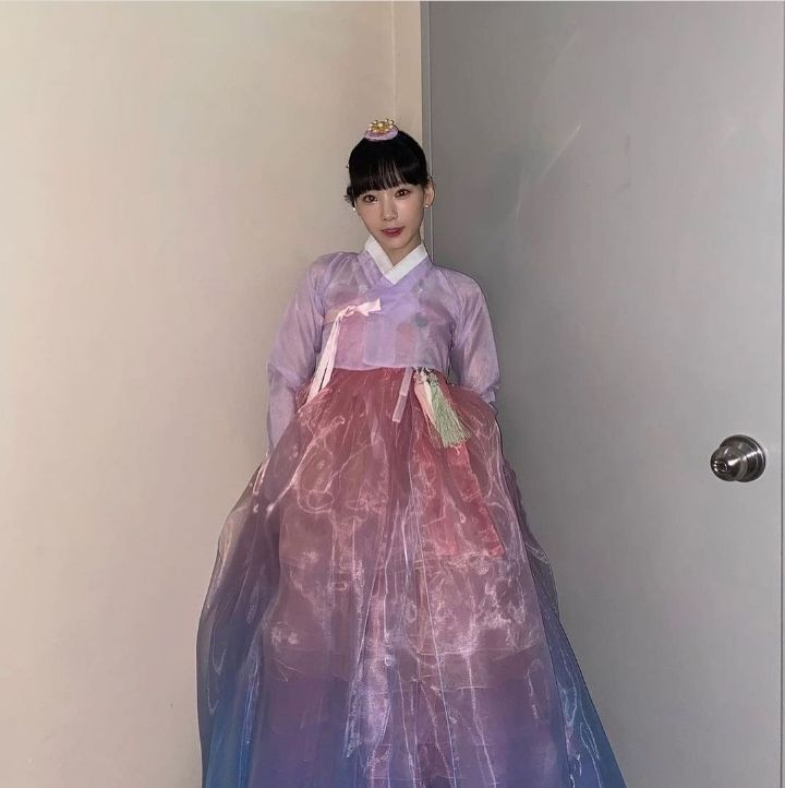 오로라, 물결, 꽃잎을 담아낸 것 같은 느낌의 한복.jpg | 인스티즈