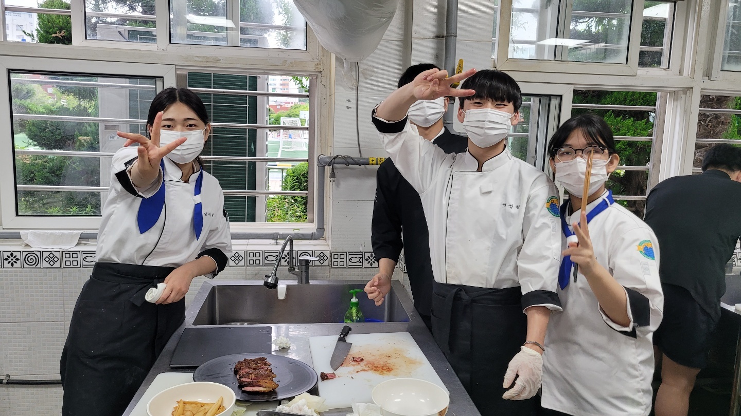 토마호크&리코타치즈 - 2022부산정보관광고등학교 - 맛 있는 세상 ~~~★ 토마호크&리코타치즈