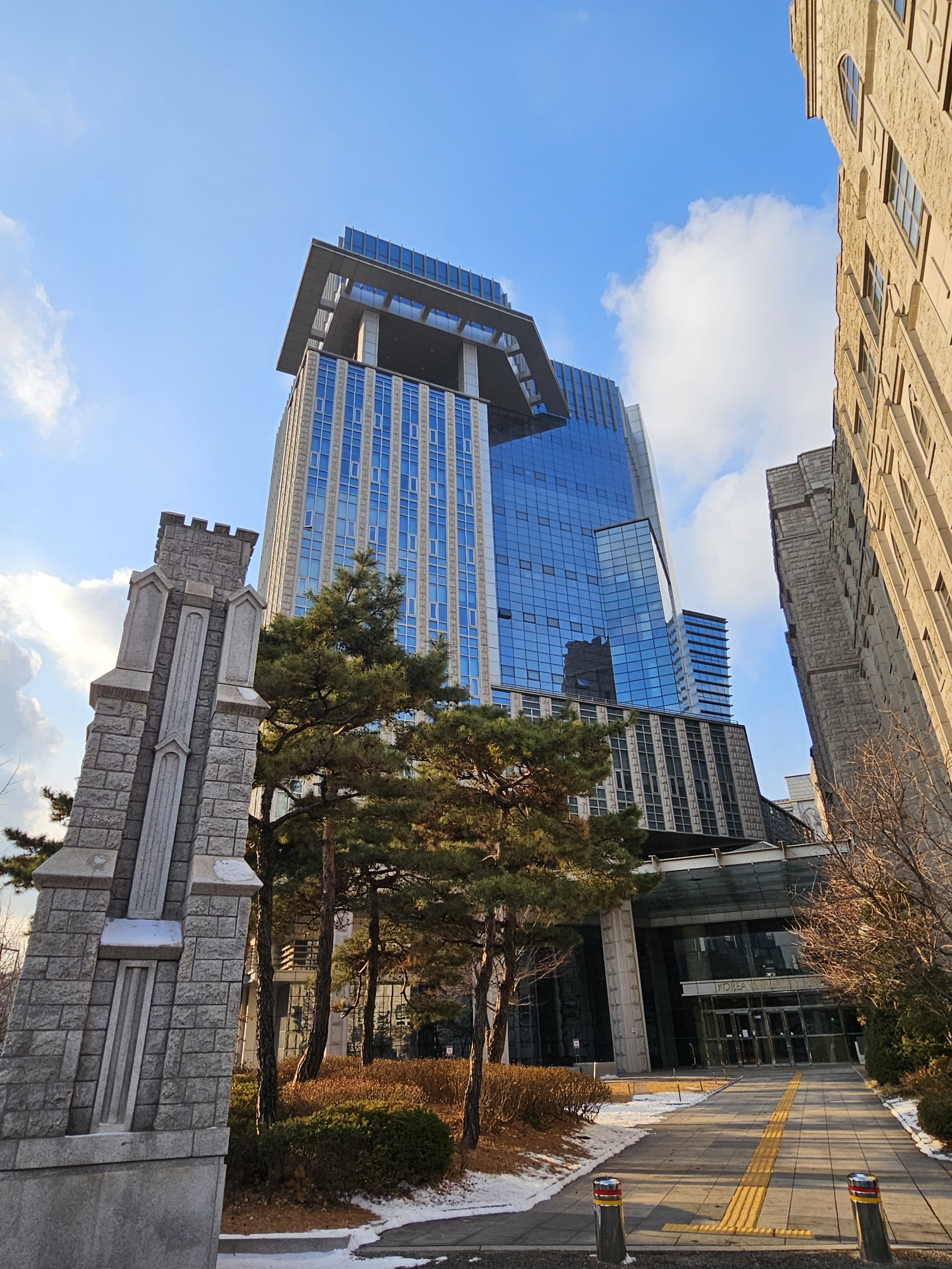 캠퍼스 예쁘기로 알아주는 고려대학교(안암) 6편(미디어관, 정경관, 중앙광장지하, 하나스퀘어) - Beautiful UNIV. -  훌리건 천국