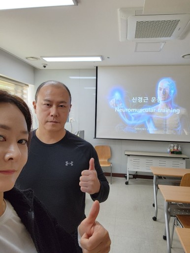 뉴로재활필라테스 이미지