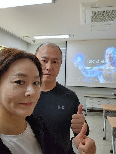 뉴로재활필라테스 이미지