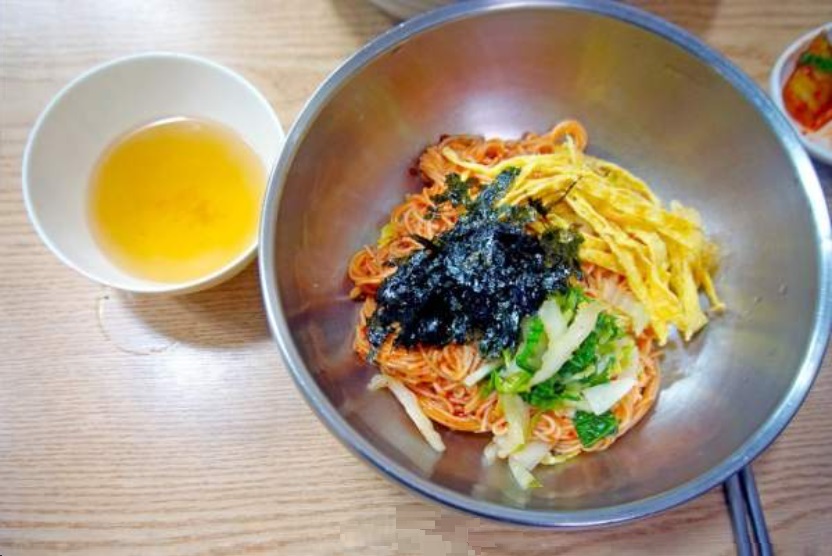 차린국수 이미지
