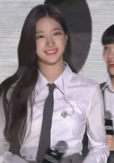 보자마자 설렌다는 신입걸그룹 멤버.gif | 인스티즈