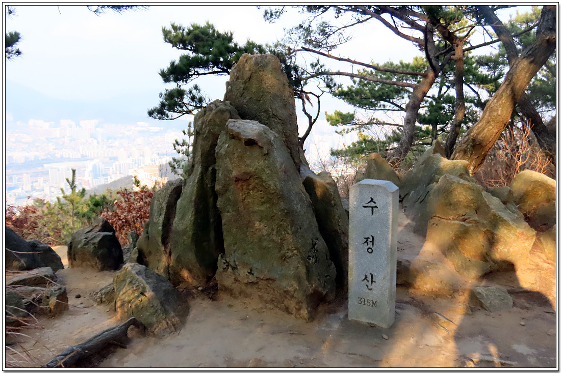수정산 정상 이미지