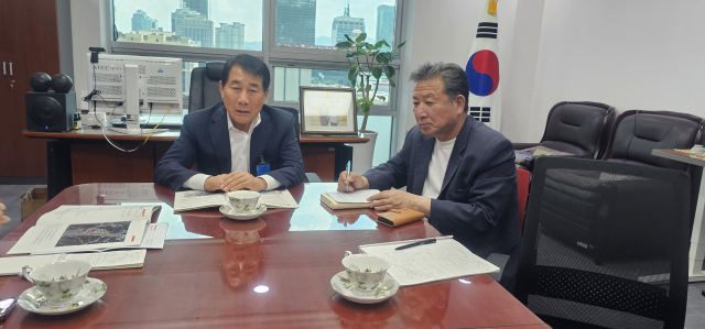 플로팅 이미지