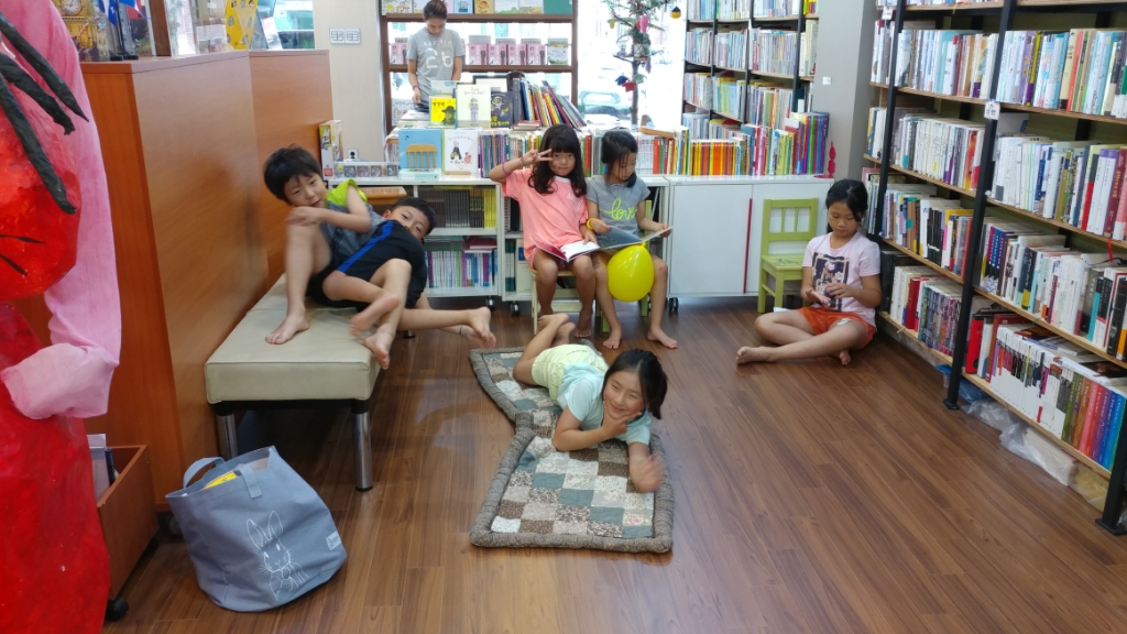 2019년 8월 14일(수) 알모책방은...(＜나는요,＞ 김희경 작가가 싸인회를 합니다) - 매일매일알모책방 - 알모책방 2019년 8월 14일(수)... 