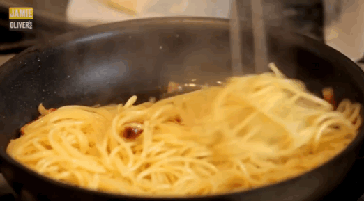 이탈리아 쉐프가 알려주는 정통 까르보나라 만들기.gif | 인스티즈