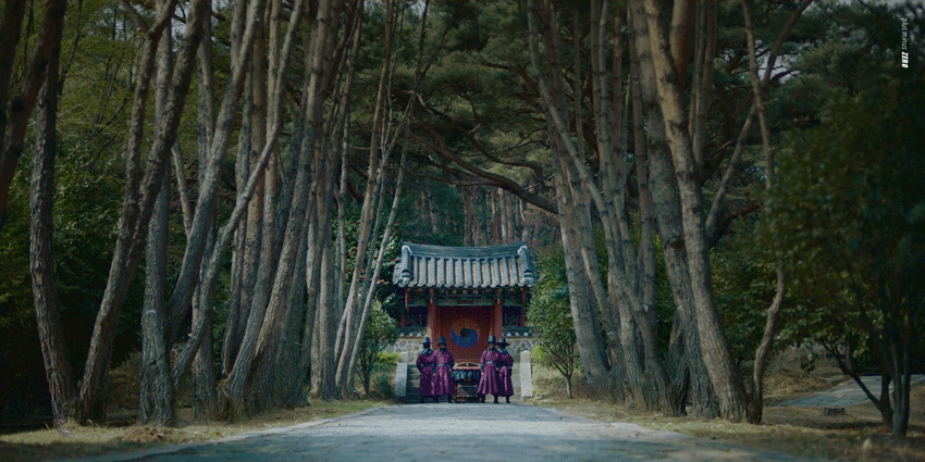 한국적인 매력을 보여주려고 노력했다는 드라마 킹덤의 칼갈은 연출.gif | 인스티즈