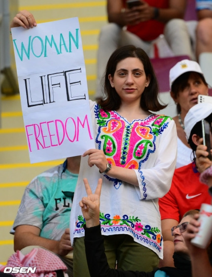 종종 떠오르는 반히잡 시위, 여성인권 시위하는 이란 분위기 | 인스티즈