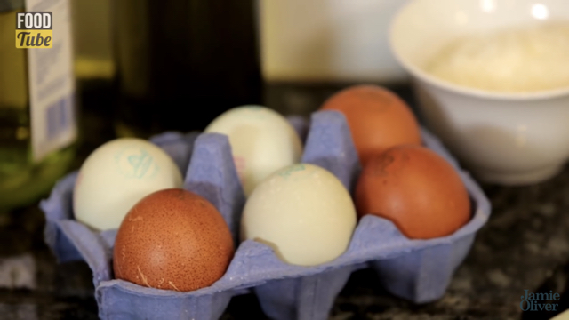 이탈리아 쉐프가 알려주는 정통 까르보나라 만들기.gif | 인스티즈