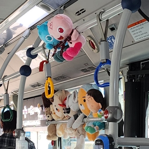 부산 산타버스 말고 인형버스도 철거 지시 내렸다고 함 | 인스티즈