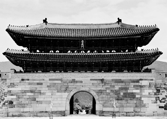 한국적인 매력을 보여주려고 노력했다는 드라마 킹덤의 칼갈은 연출.gif | 인스티즈