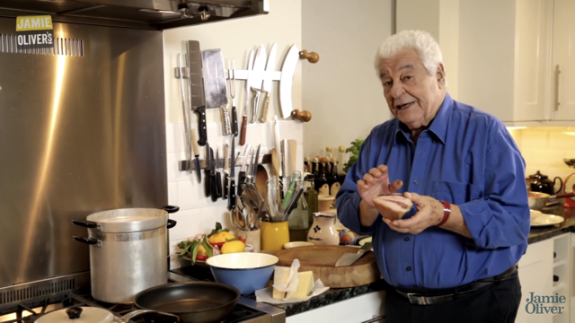 이탈리아 쉐프가 알려주는 정통 까르보나라 만들기.gif | 인스티즈