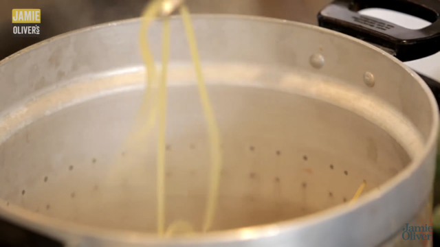 이탈리아 쉐프가 알려주는 정통 까르보나라 만들기.gif | 인스티즈