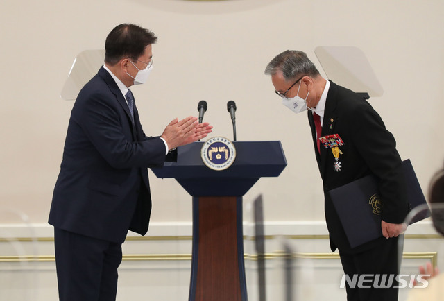 오늘 문재인 대통령이 국빈급에 준하는 의전을 준비한 이유.gif | 인스티즈