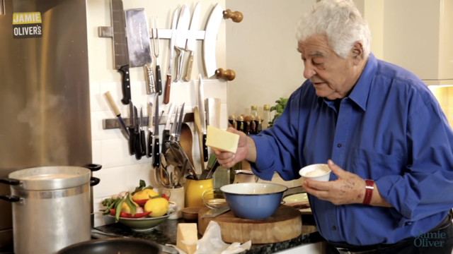 이탈리아 쉐프가 알려주는 정통 까르보나라 만들기.gif | 인스티즈