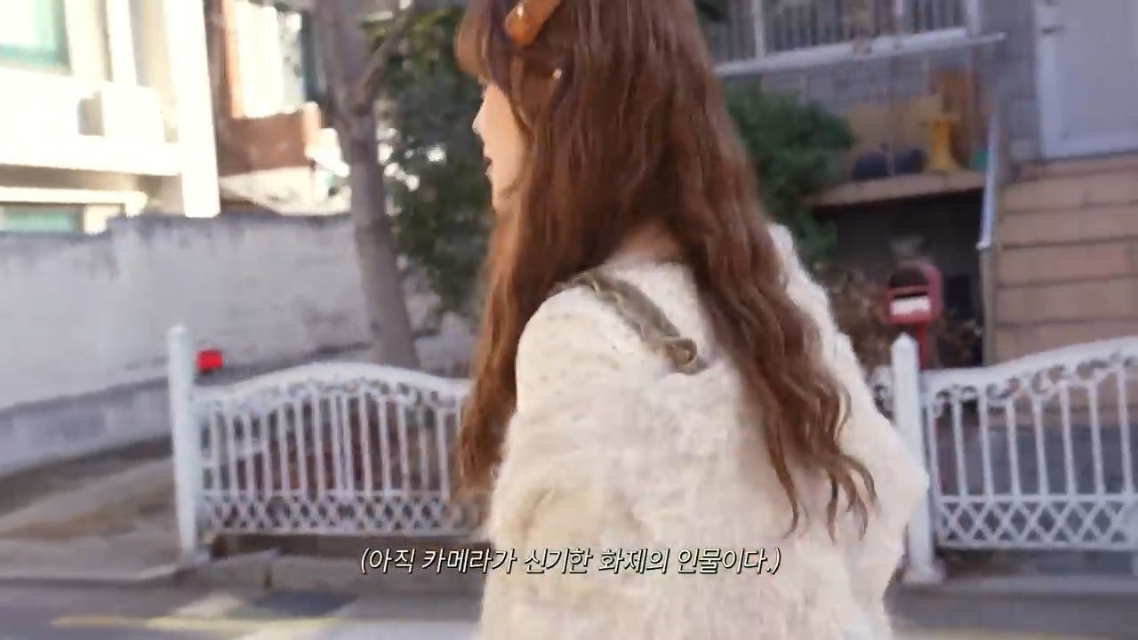 엄지윤 새로운 부캐 23살 노래없는 가수 엄설기 | 인스티즈