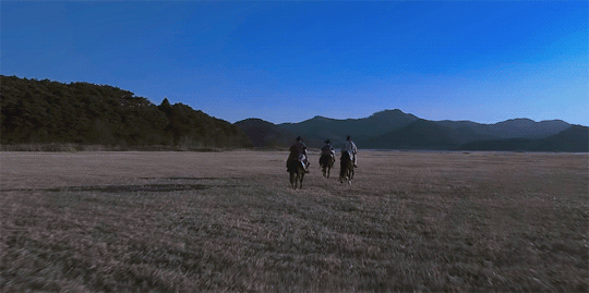 한국적인 매력을 보여주려고 노력했다는 드라마 킹덤의 칼갈은 연출.gif | 인스티즈