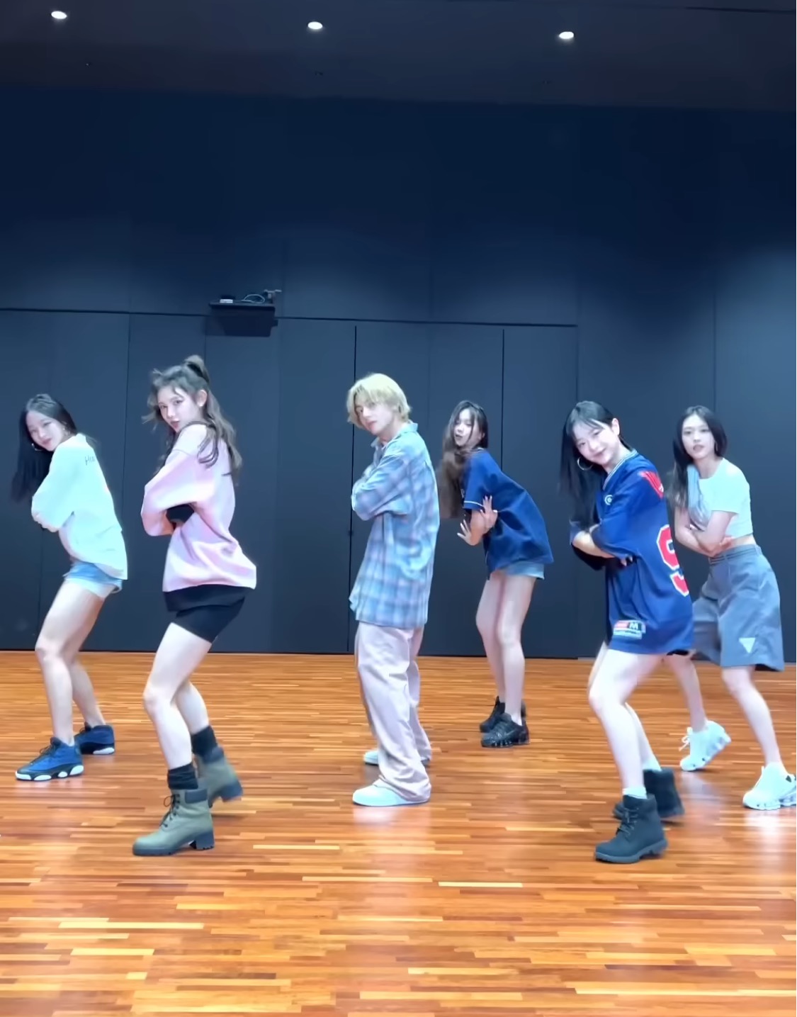 뷔 X 뉴진스 하입보이 챌린지 | 인스티즈