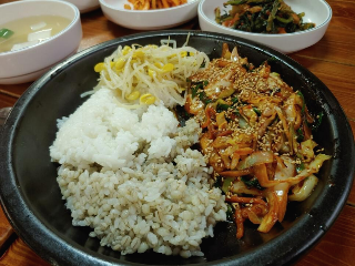 보리밥칼국수 이미지