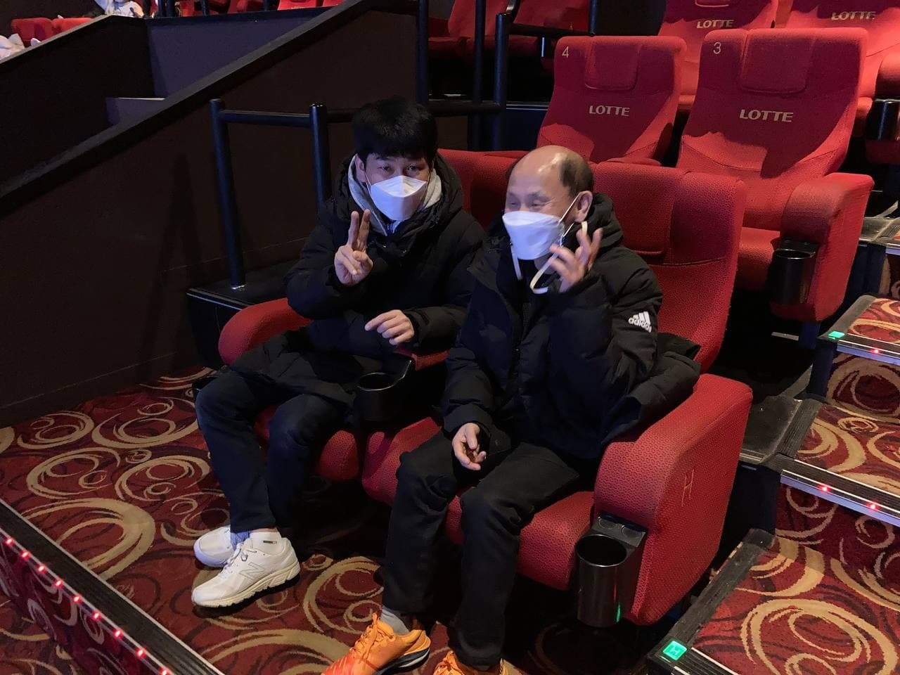 2021.12.28 남자동 2호 영화관람 센트럴락 롯데시네마 - 【망】체험홈앨범 - 상록수장애인자립생활센터 2021.12.28 남자동 2호 영화관람... 