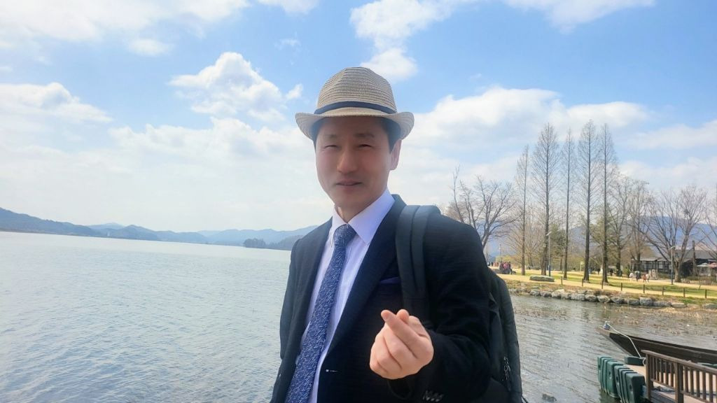 틈바구니 이미지