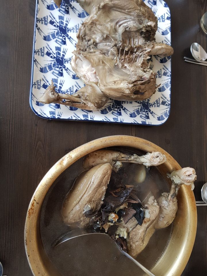 황칠백숙 이미지