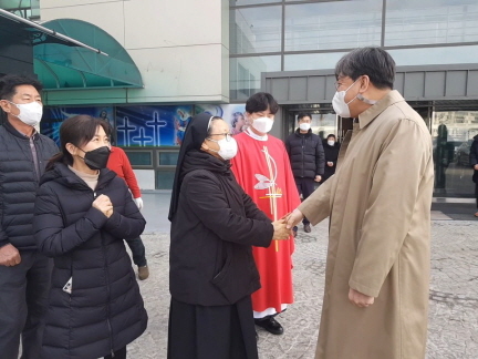 신부님 인사 이동 - 성당 행사사진 - 성환성당