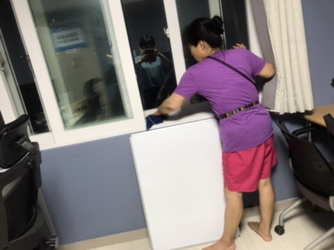청소하는호랑이 이미지